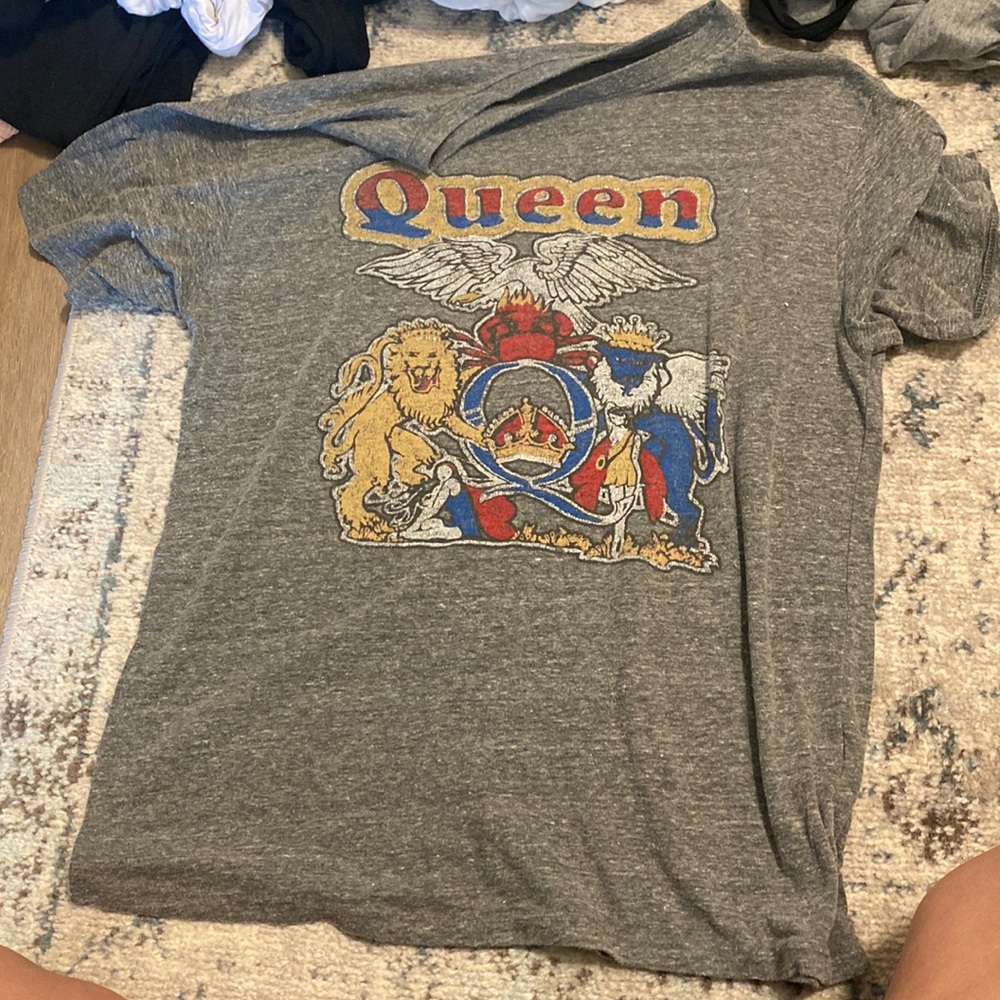 Queen Graphic Tee